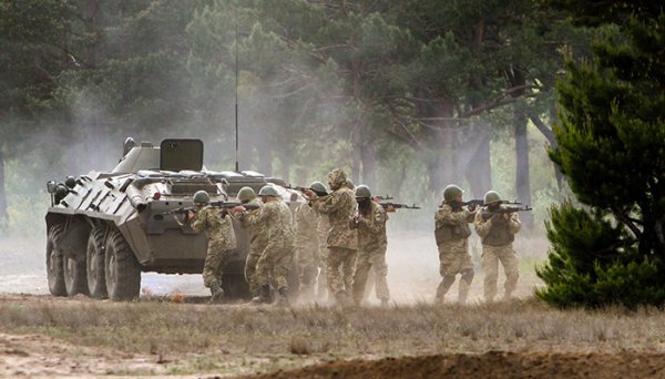 Атака украинских войск застала врасплох армию Новороссии Атака украинских войск застала врасплох армию Новороссии