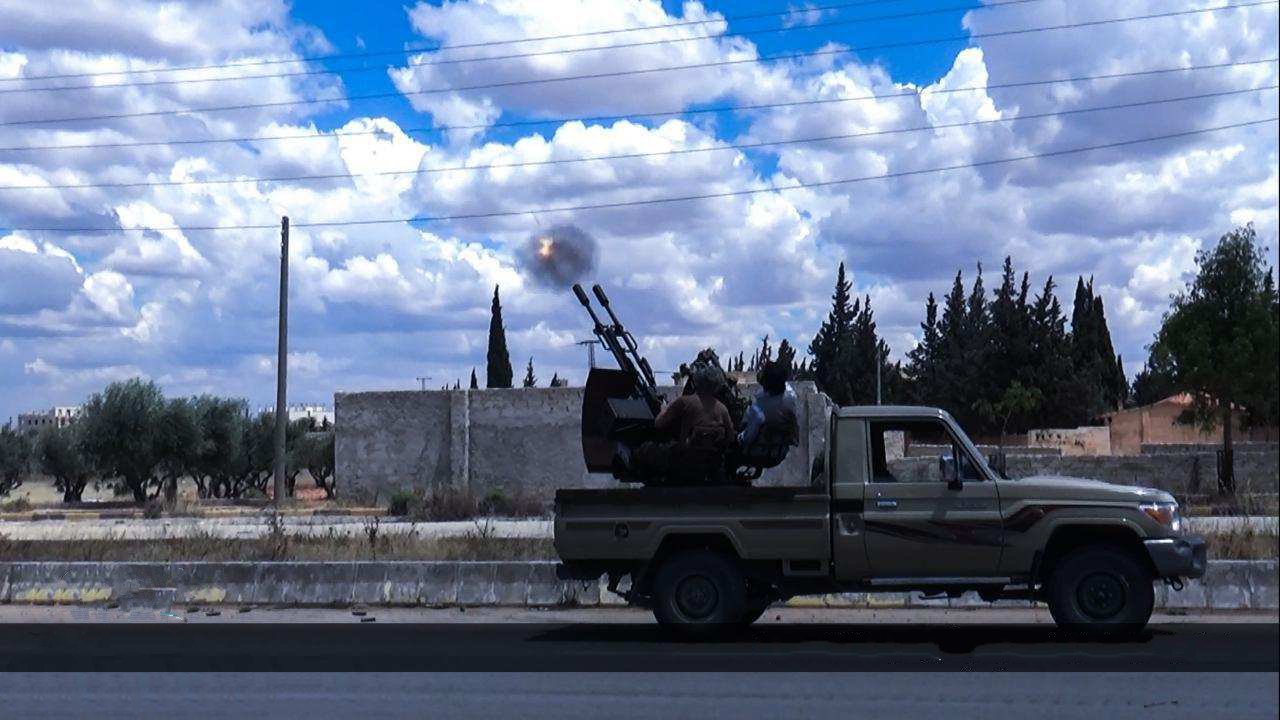 ВКС РФ и ВВС Сирии уничтожают объекты и технику ИГИЛ, армия наступает в Хомсе