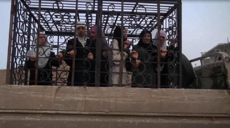 Боевики ИГИЛ используют пленников в качестве «живого щита»