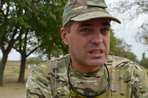 Юрий Бирюков показал еду солдат ВСУ с червями, тараканами и личинками