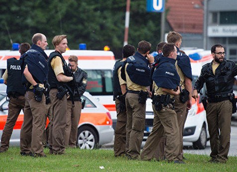 Мюнхенская полиция проводит спецоперацию у торгового центра
