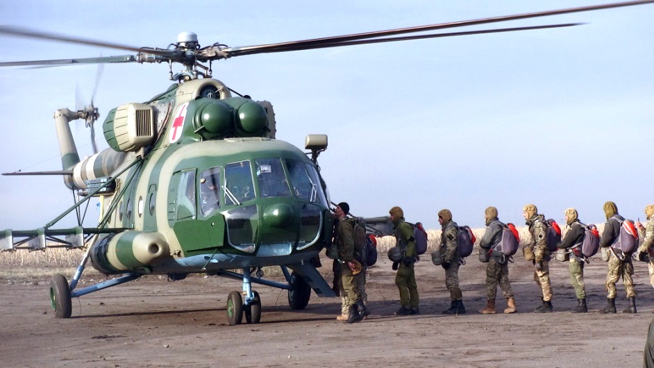 Украинские десантники научились прыгать в открытое море без парашютов