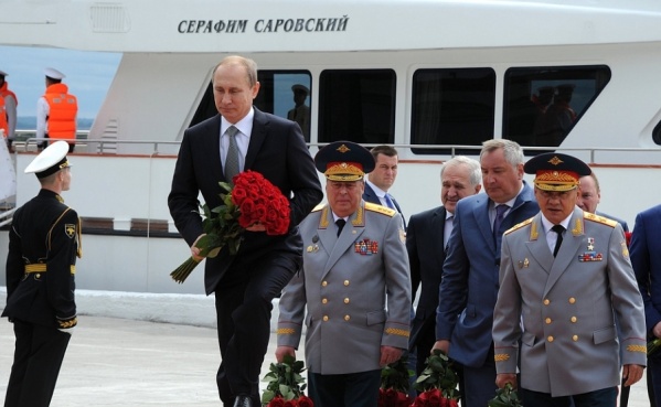 День ВМФ России 2016: Путин на "Авроре", мероприятия, концерт