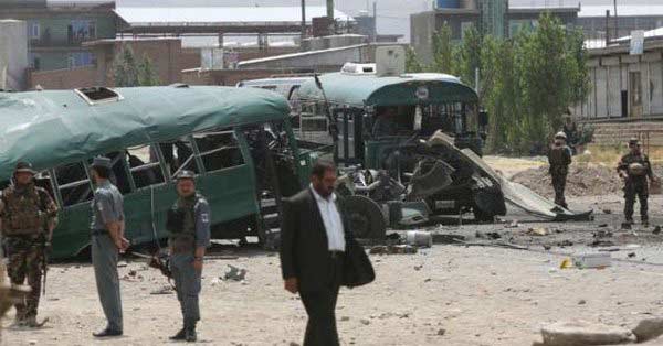 Талибы атаковали автобусы с полицейскими в Кабуле