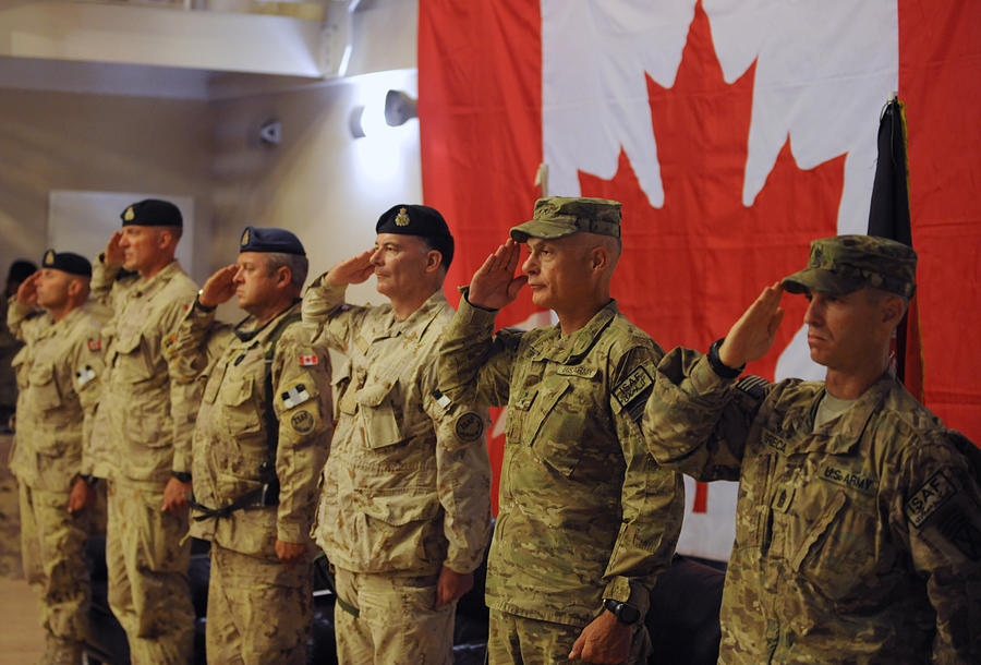 Канада внезапно отзывает военных инструкторов из Украины