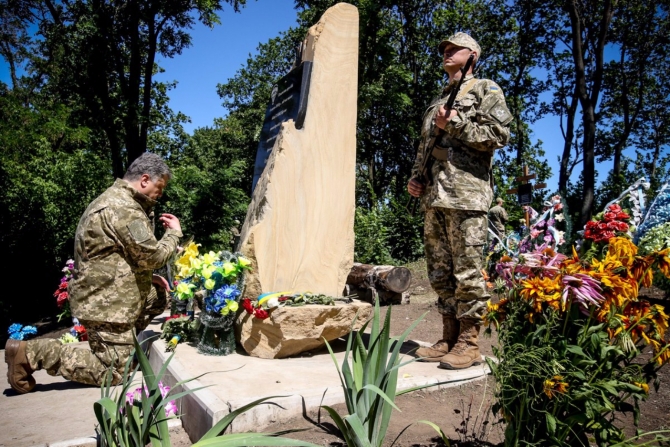 Военный психоз: как Порошенко готовит Украину к большой бойне в Донбассе