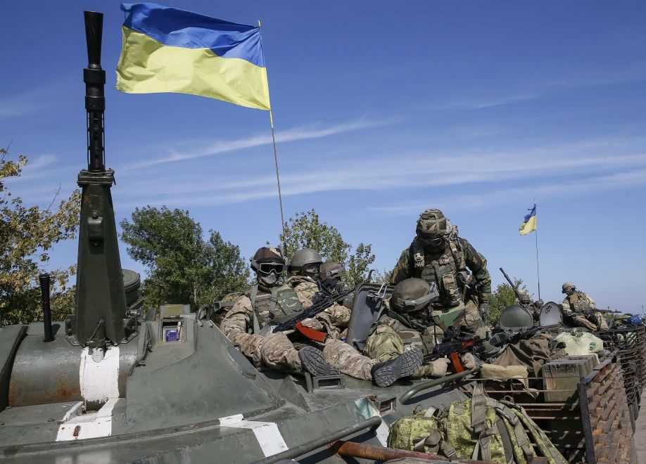 Завтра — военное положение, в августе — наступление на Донбасс