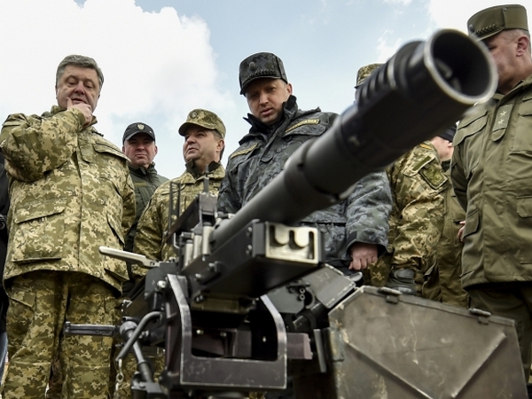 Украина отнюдь не собирается по серьезному воевать на Донбассе