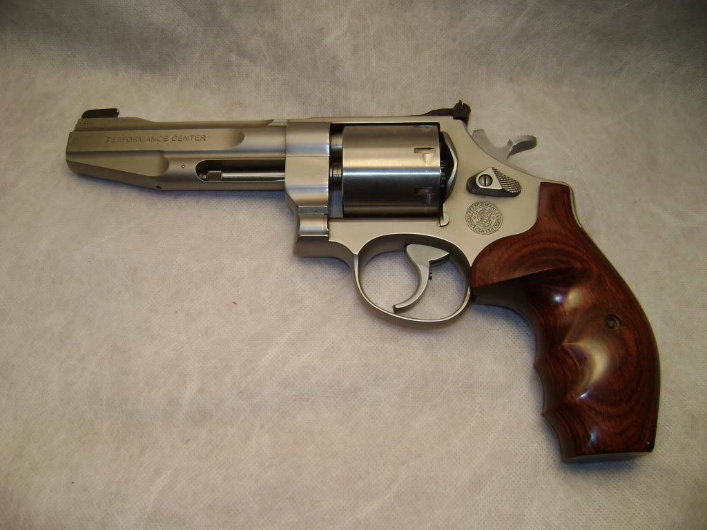 Справедливость по американски: Smith & Wesson 627 всех рассудит