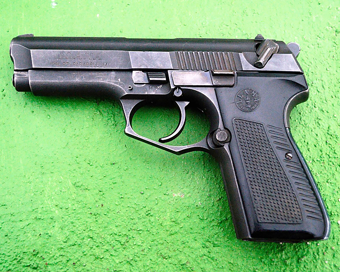 Штатный пистолет испанской армии Llama M82