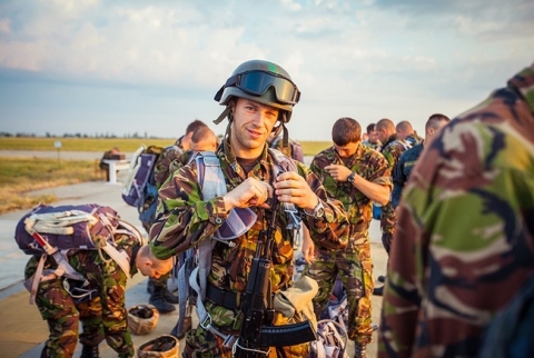 Парашютно-десантная подготовка спецназа Нацгвардии Украины