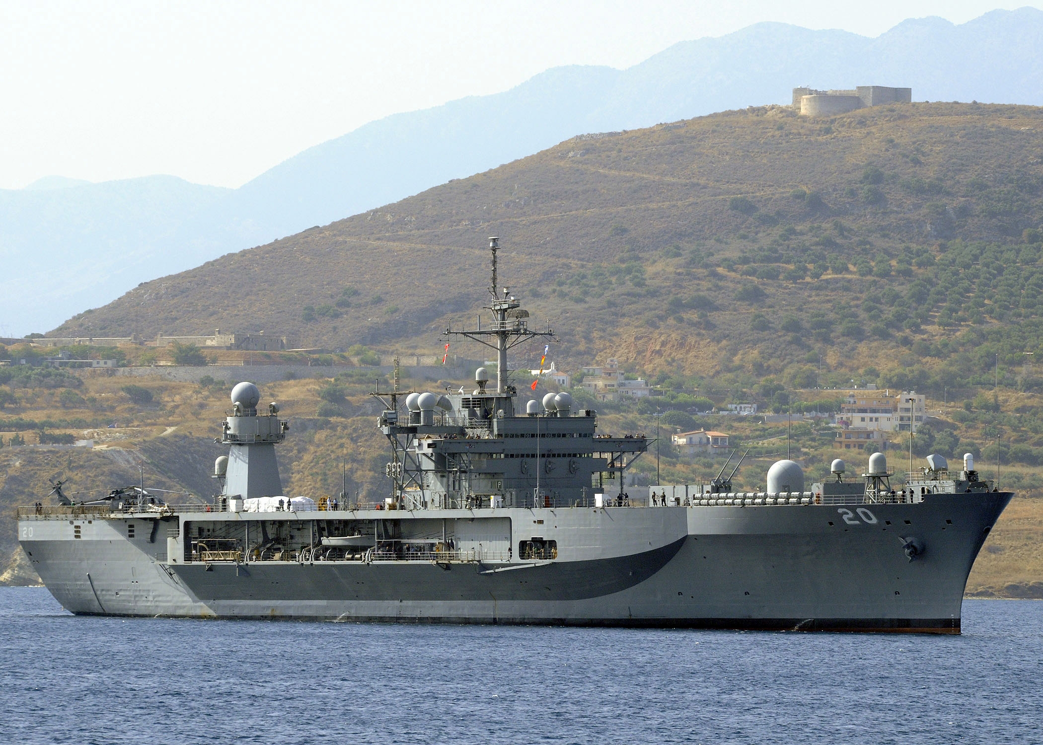 Кораблям 6. USS Mount Whitney (LCC 20). Корабль USS Mount Whitney. Маунт Уитни. Корабль Маунт Уитни ВМС США.