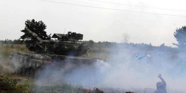 Первый Украинский: артиллерийский ад в ЛНР, США шлет хлам, Киев в крови