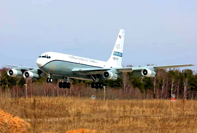 Американский "самолёт-шпион" в аэропорту Якутии вызвал панику
