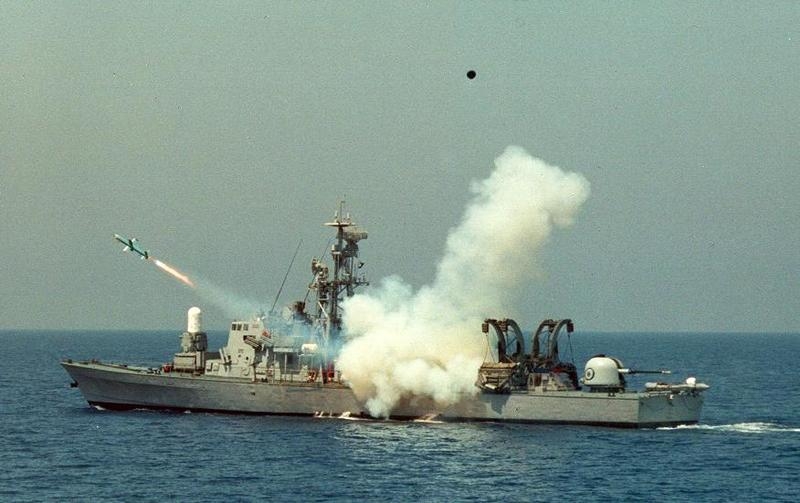Пик мастерства: ВМС Израиля топят катер ракетным ударом