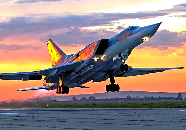 Шесть Ту-22М3, вылетевших из России, нанесли удар по ИГ в Сирии