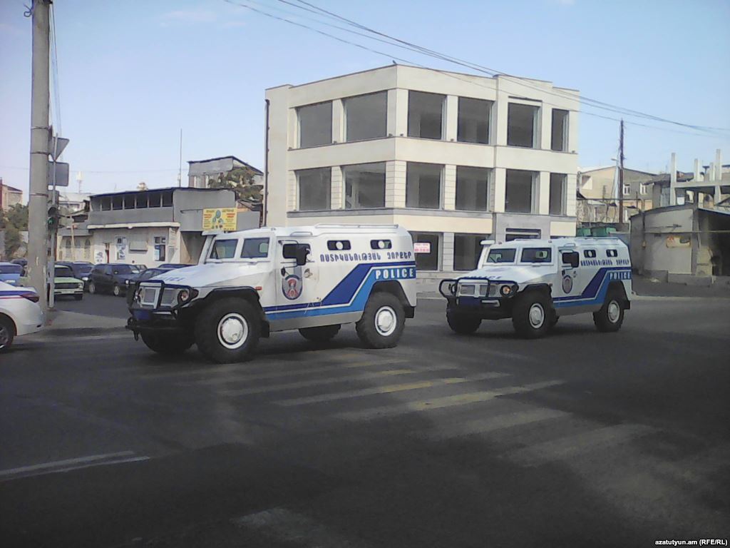 Захватившие полицейских в Ереване заявили о начале вооружённого восстания