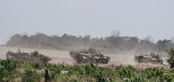 Жар, пот и свист снарядов: армия ДНР превзошла вооруженные силы Прибалтики