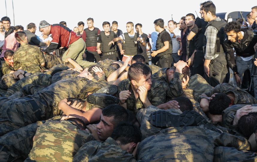 Последствия переворота в Турции: откроет ли армия двери исламистам?