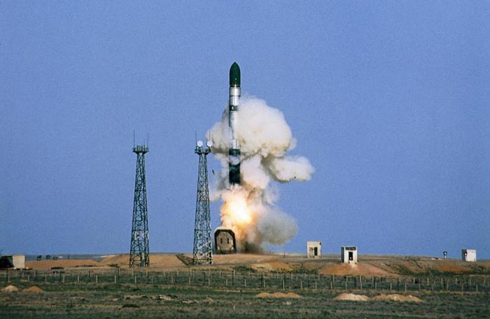 Россия испытает ракету «Сармат» на границе с США Россия испытает ракету «Сармат» на границе с США