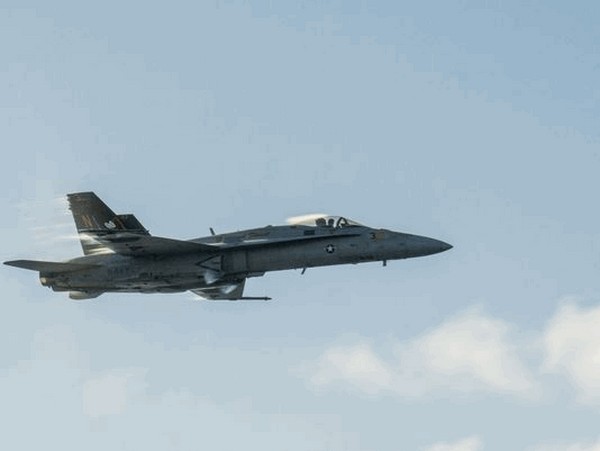Истребитель F-18C ВМС США разбился в Неваде