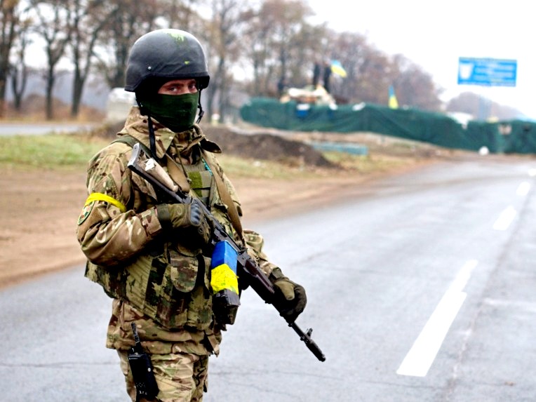 Украинцы получили квитанции за ЖКХ с призывом служить в НАТО