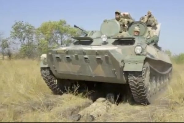 Вдохновленные ИГИЛ: нацисты «Азова» показали, как переезжают своих танком
