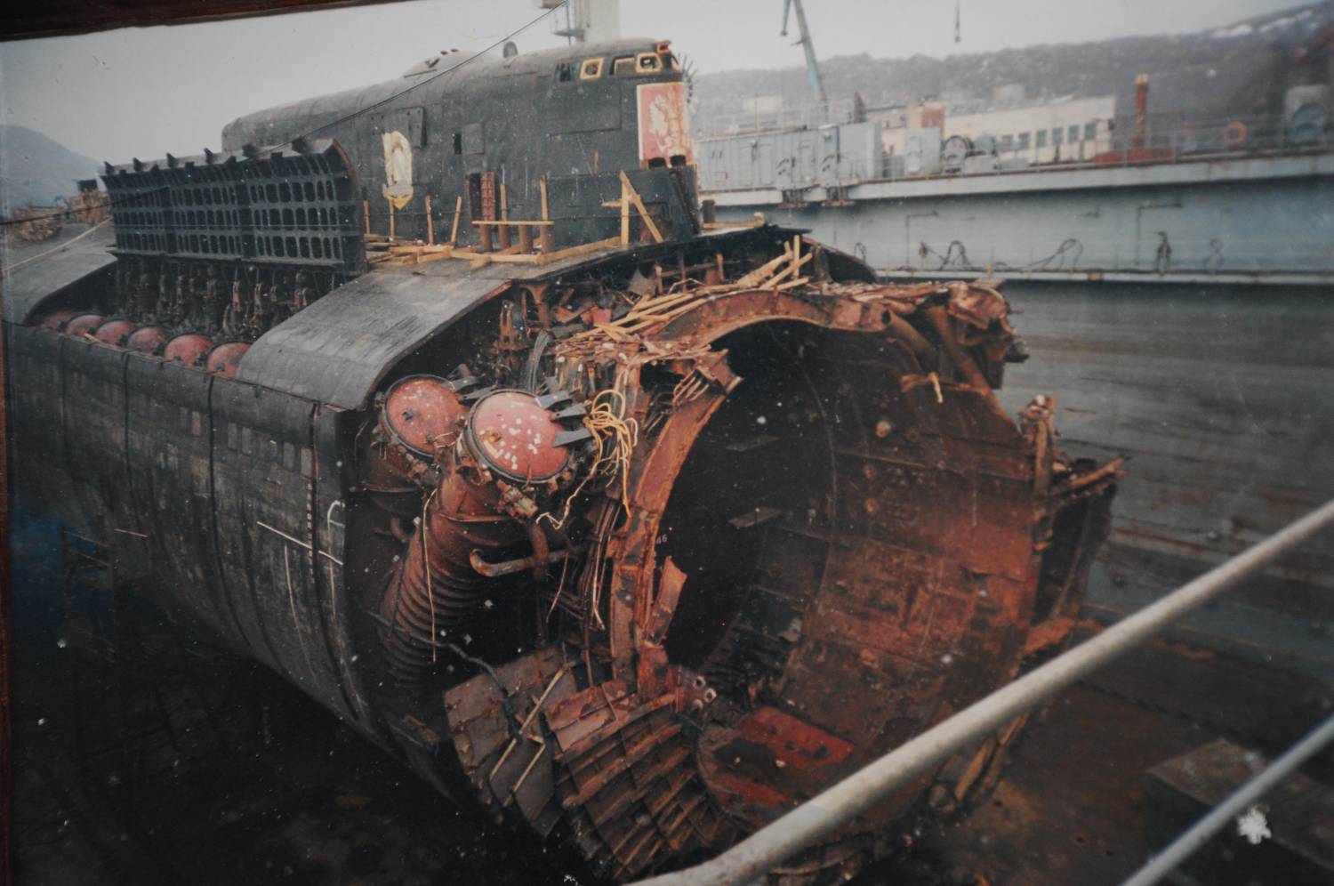 Как спасать атомные подводные лодки?