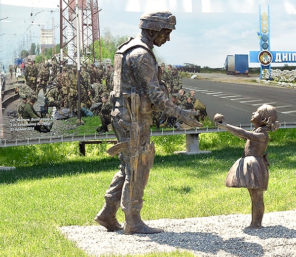 «Солдат и девочка», или цинизм украинской лжи