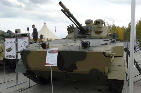 Новый гусеничный бронетранспортер впервые покажут на «Армии-2016»