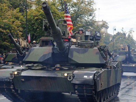 По Варшаве прошли американские танки в честь победы над Красной Армией