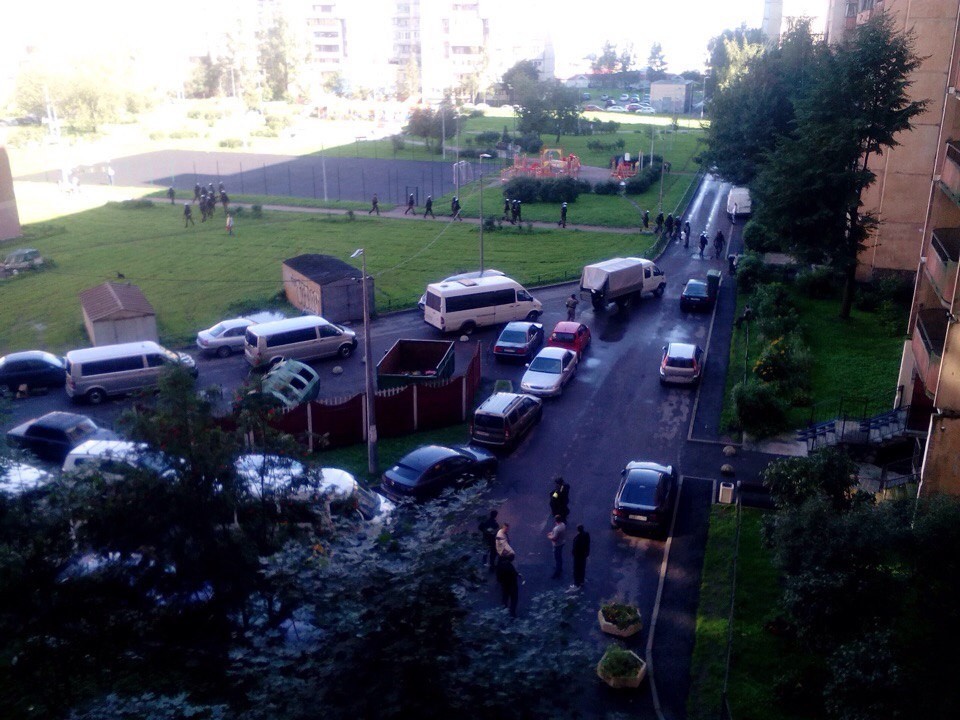 В Санкт-Петербурга проходит спецоперация по задержанию боевиков В Санкт-Петербурга проходит спецоперация по задержанию боевиков