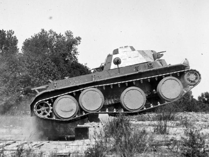 На манер Кристи. Опытные средние колесно-гусеничные танки T3E2 и T4. США