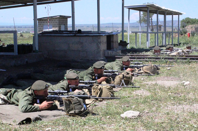 Российские снайперы проведут "дуэли" в горах Армении