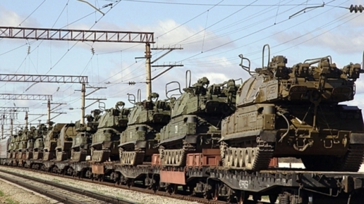 Вторжение в Крым: Украина подтянула к границе 10 эшелонов военной техники