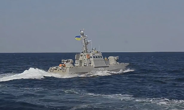 Украинские катера оттеснили корабль РФ от морской границы