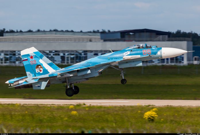 Модернизированные палубные истребители Су-33 поступят на вооружение РФ