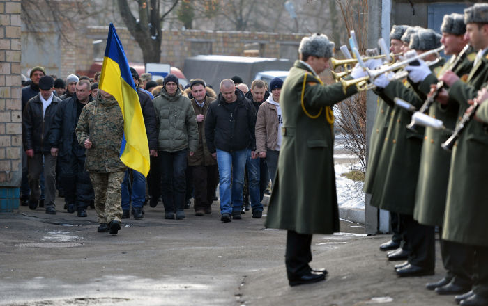 Подпиши и не читай: как срочники на Украине становятся рабами