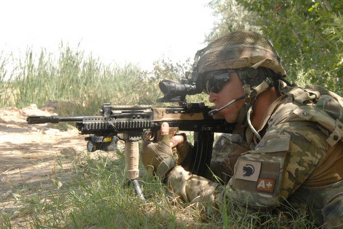 Британская пехота испытывает новую версию буллпап-винтовки L85A3
