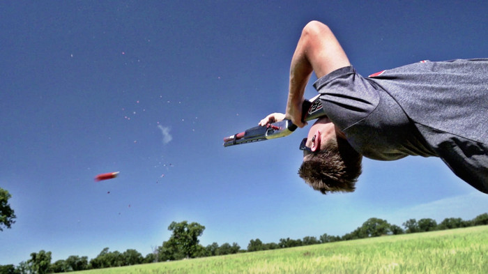 Невероятные навыки стрельбы из ружей от группы Dude Perfect Невероятные навыки стрельбы из ружей от группы Dude Perfect