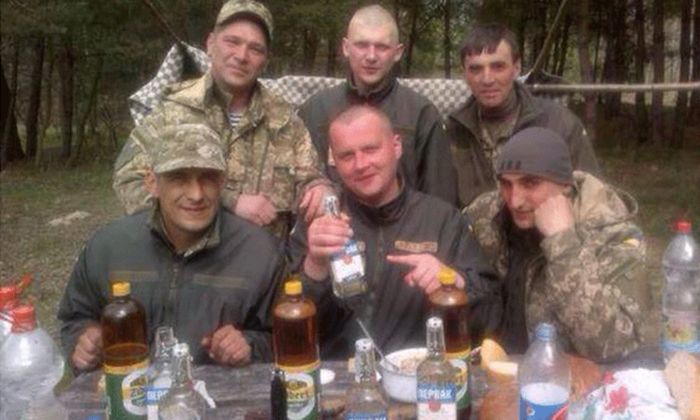 День украинского войска: пьяный АТОшник разбил прикладом лицо сослуживцу