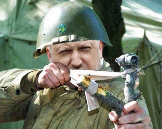 Украинские силовики воюют деревянными пулеметами