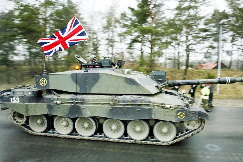 Как Британия решила усилить военное присутствие в Эстонии
