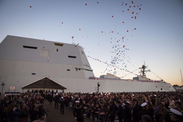 Эскадренный миноносец Zumwalt передан ВМС США Эскадренный миноносец Zumwalt передан ВМС США