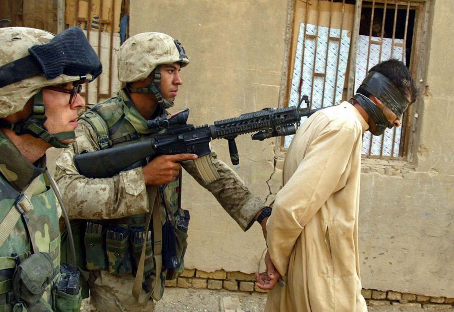Военная операция против ирака. Американские войска в Ираке 2003. Солдат армии США В Ираке 2003.