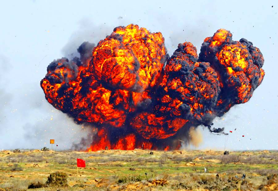 Взрыв адской мощности разнёс колонну саудовской техники
