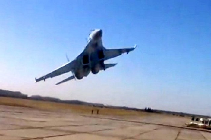 Видео опасного маневра украинского Су-27 взорвало Интернет Видео опасного маневра украинского Су-27 взорвало Интернет