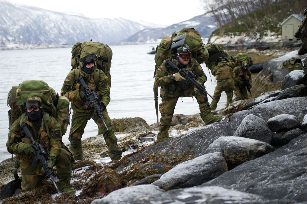 Норвегия в панике: «злая Россия» ищет прорехи в обороне страны