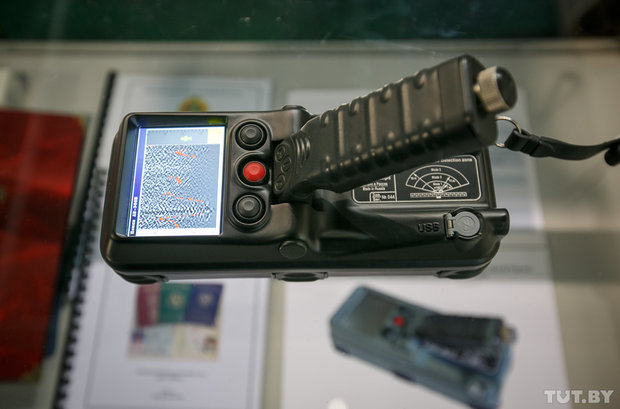 Стеновизор КГБ и смартфоны для спецназа: лучшее на выставке в Минске