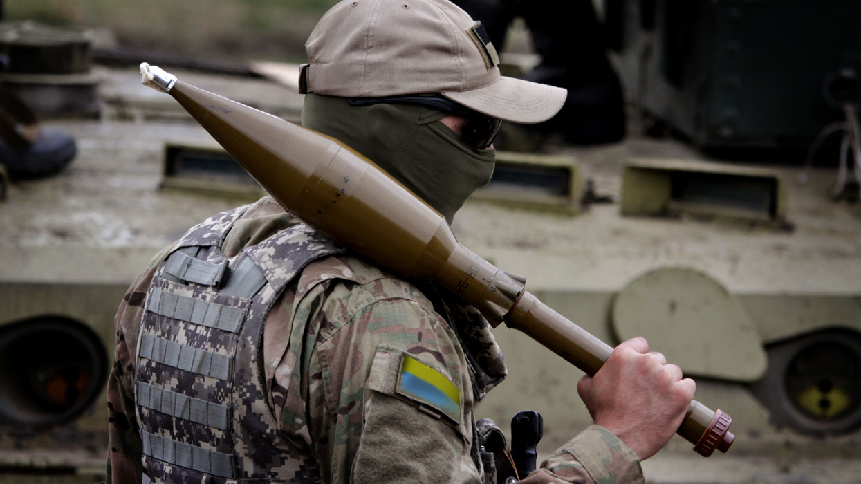 Обезьяна с ракетой, или кто воюет против Донбасса
